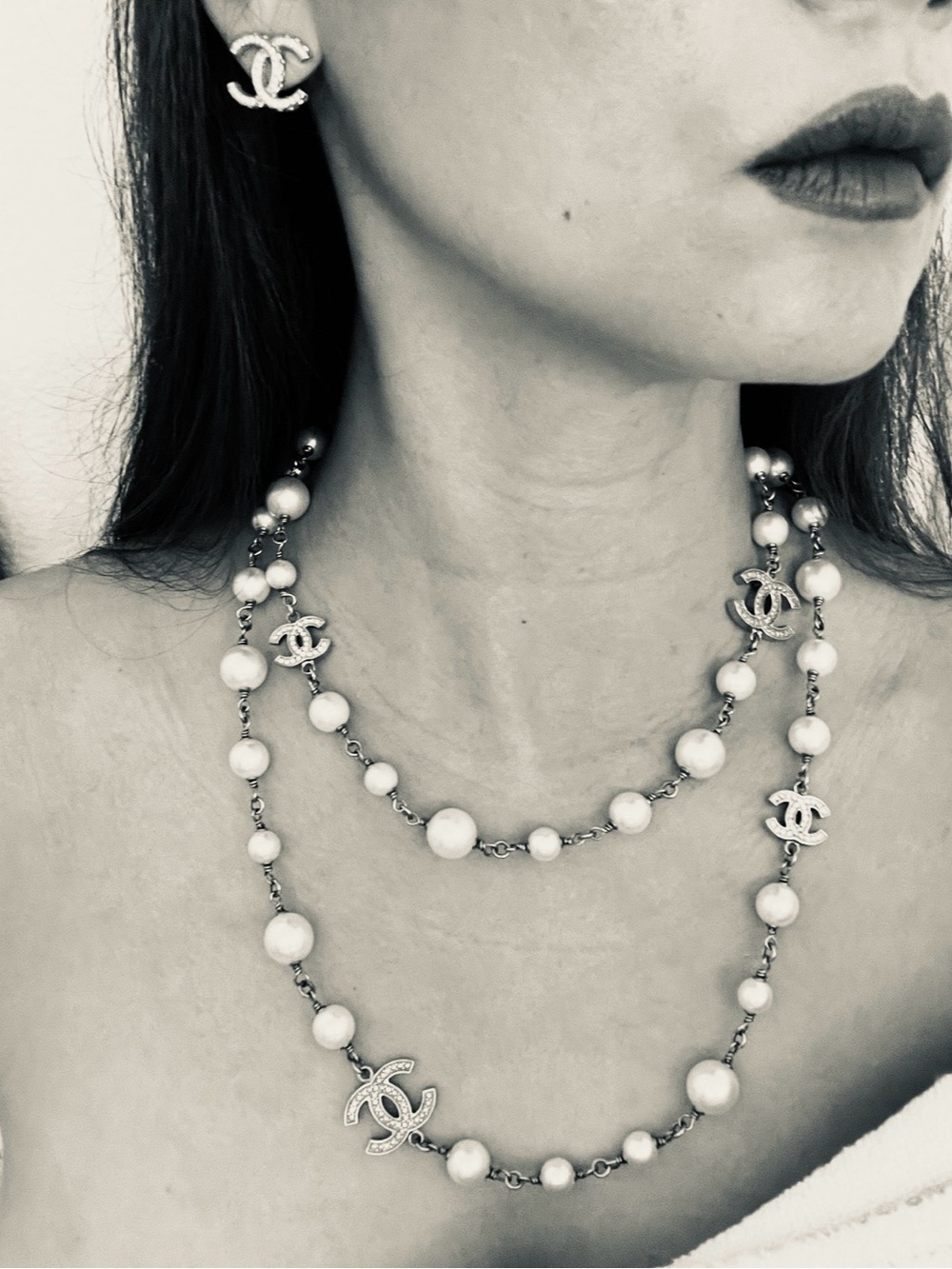 CHANEL Iconic Ivory Pearl CC Logo Long Chain Necklace - Picture 13 of 16